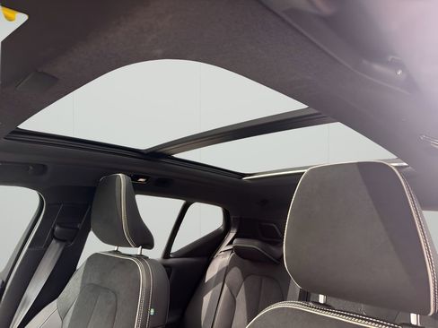 Used 2023 Volvo XC40 Recharge Ultimate image 28