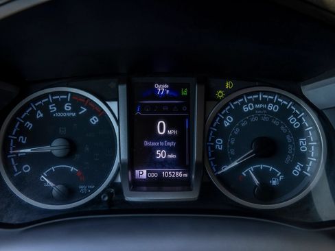 Used 2021 Toyota Tacoma SR5 AWD/4WD image 15