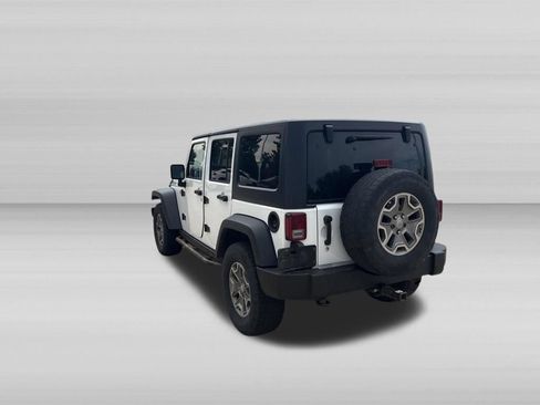 Used 2015 Jeep Wrangler Unlimited Rubicon w/ Connectivity Group AWD/4WD image 5
