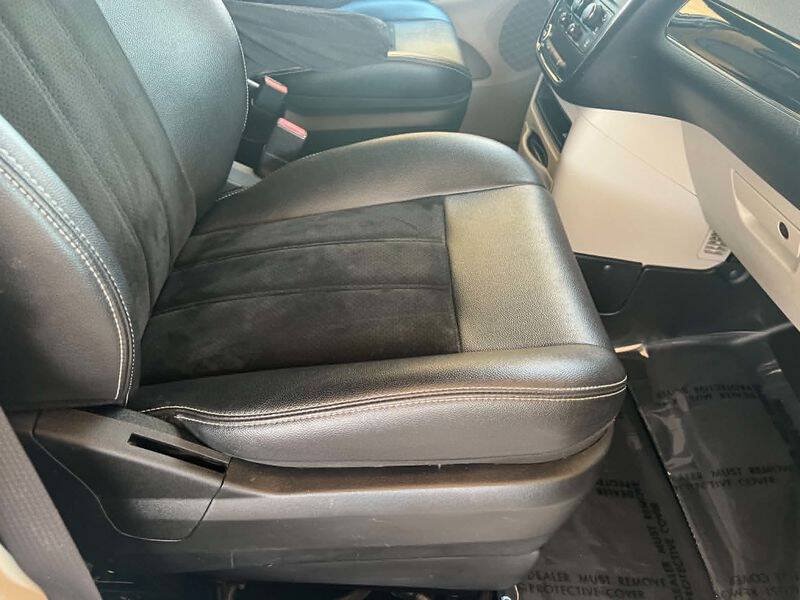 Used 2018 Dodge Grand Caravan SXT FWD image 29