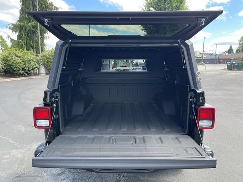 Used 2023 Jeep Gladiator Rubicon AWD/4WD image 26