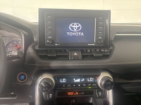 Used 2020 Toyota RAV4 XLE w/ Convenience Package image 17