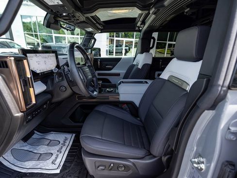 Used 2025 GMC Hummer EV 2X AWD/4WD image 19