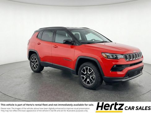 Used 2025 Jeep Compass Trailhawk image 1