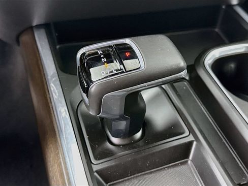 Used 2022 Chevrolet Silverado 1500 High Country w/ Technology Package AWD/4WD image 18