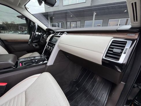 Used 2018 Land Rover Discovery HSE Luxury AWD/4WD image 25