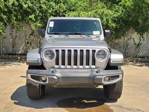 Used 2018 Jeep Wrangler Unlimited Sahara AWD/4WD image 2