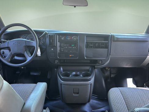Used 2006 Chevrolet Express 1500 Passenger RWD image 9