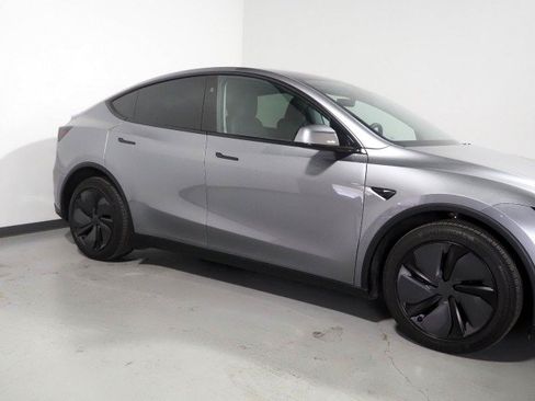 Used 2026 Tesla Model Y Long Range RWD image 50