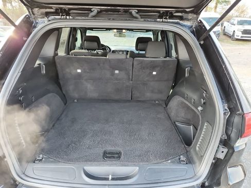 Used 2020 Jeep Grand Cherokee Laredo image 25