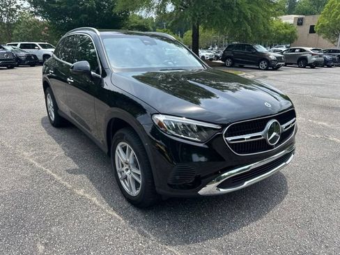 Used 2023 Mercedes-Benz GLC 300 4MATIC image 3