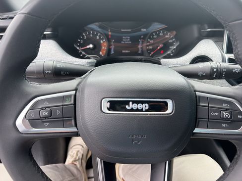 Used 2024 Jeep Compass Latitude AWD/4WD image 16
