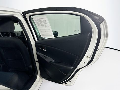 Used 2018 Toyota Yaris iA FWD image 29