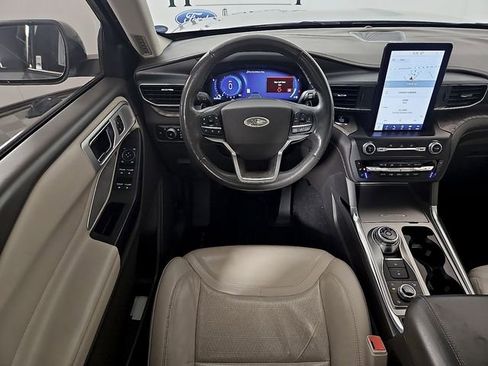 Used 2020 Ford Explorer Platinum w/ Premium Technology Package image 13
