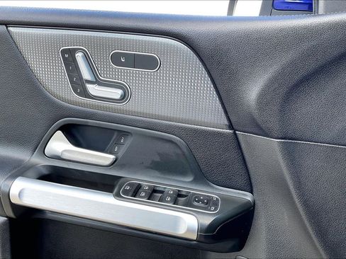 Used 2020 Mercedes-Benz GLB 250 4MATIC image 34