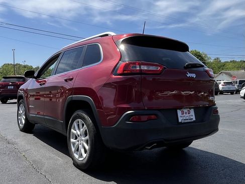 Used 2017 Jeep Cherokee Latitude FWD image 3