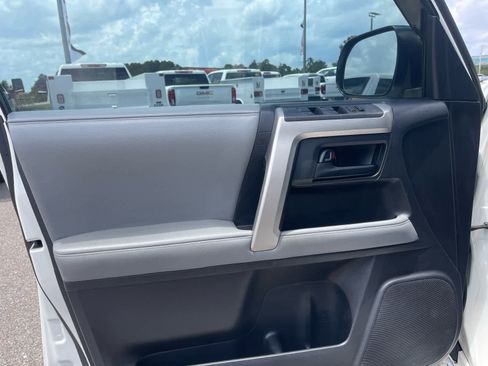 Used 2013 Toyota 4Runner SR5 w/ Convenience Pkg RWD image 10