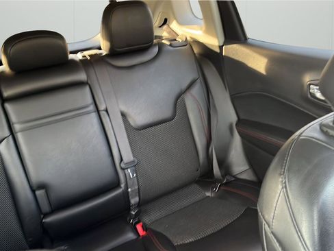 Used 2019 Jeep Compass Trailhawk image 16