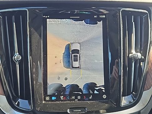 Used 2025 Volvo V60 B5 Cross Country Plus image 9