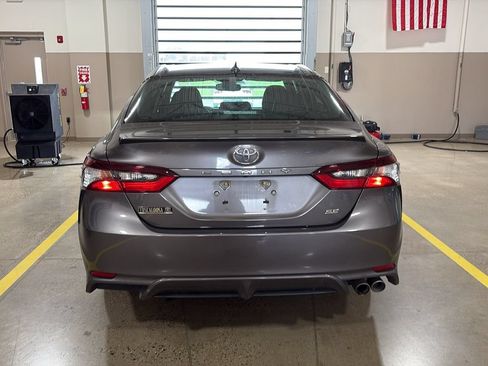 Used 2021 Toyota Camry SE w/ Convenience Package FWD image 11