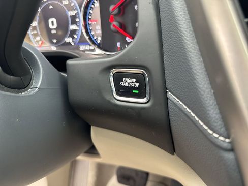 Used 2023 GMC Acadia Denali image 17