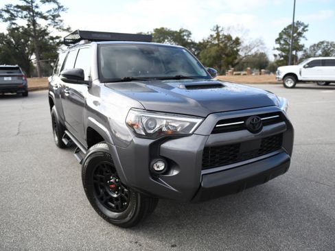 Used 2021 Toyota 4Runner Venture w/ Moonroof Package image 7