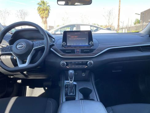 Used 2025 Nissan Altima 2.5 SV image 21