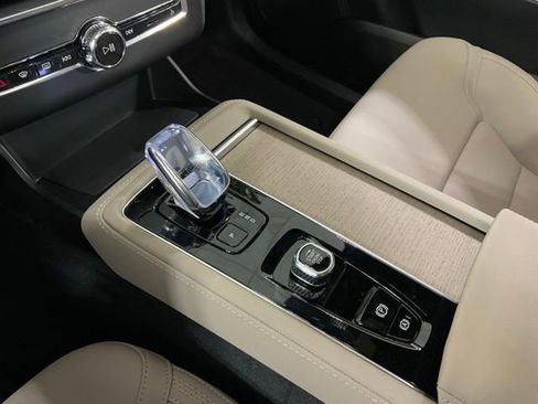 New 2026 Volvo XC90 T8 Plus w/ Protection Package Premier AWD/4WD image 16