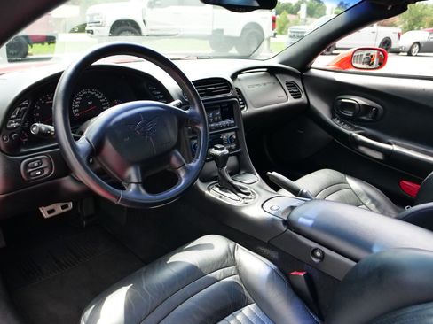Used 2002 Chevrolet Corvette Coupe w/ Preferred Equipment Group2 RWD image 2