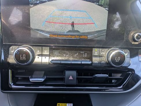 Certified 2024 Toyota Highlander XLE AWD/4WD image 32