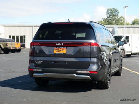 Used 2023 Kia Carnival SX Prestige image 18