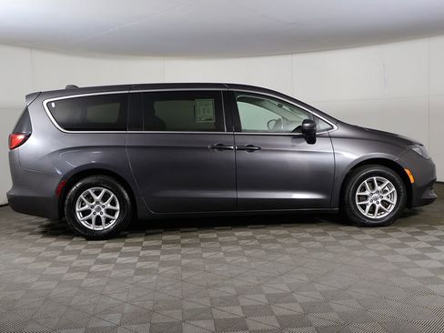 Used 2023 Chrysler Voyager LX FWD image 15