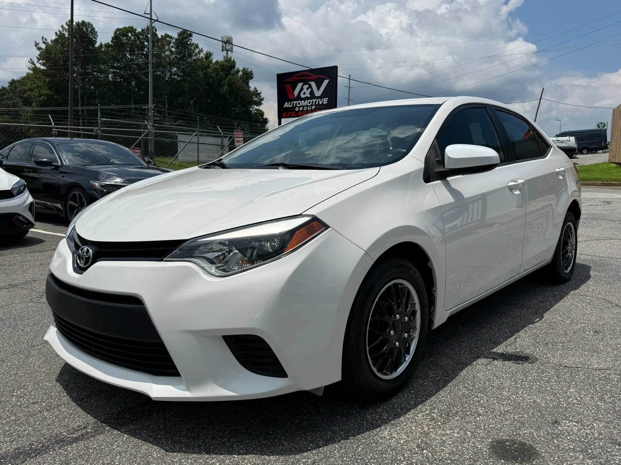 Used 2014 Toyota Corolla LE FWD image 1