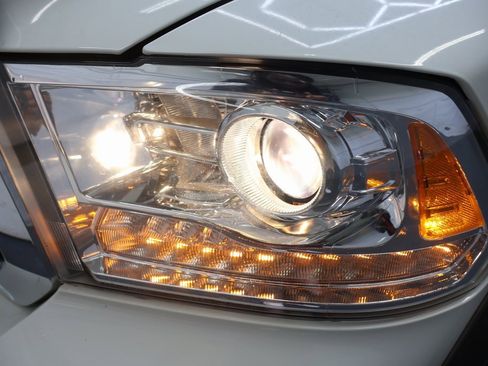 Used 2018 RAM 1500 Laramie Longhorn image 27