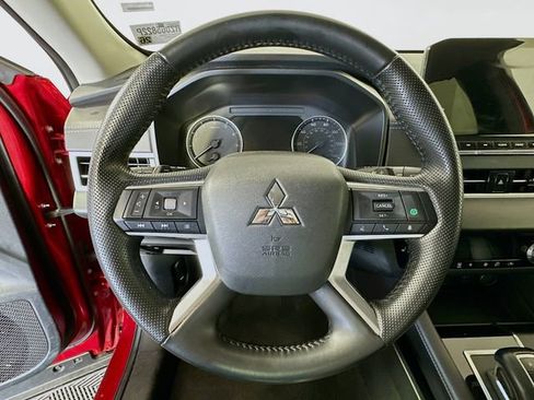 Used 2024 Mitsubishi Outlander SE image 13