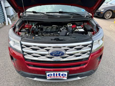 Used 2018 Ford Explorer XLT w/ Equipment Group 202A image 9