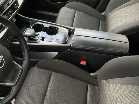 Used 2025 Nissan Rogue SV image 34