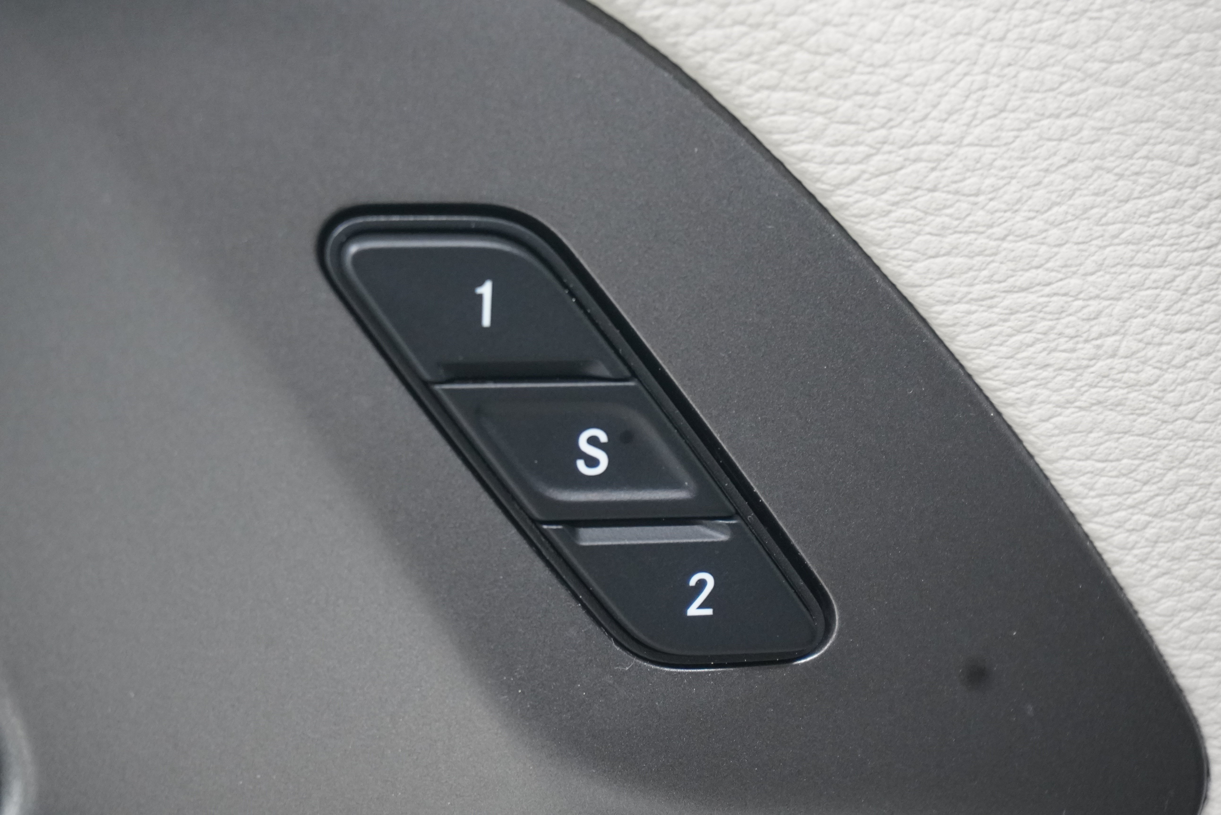 Used 2023 Chrysler Pacifica Touring-L FWD image 17