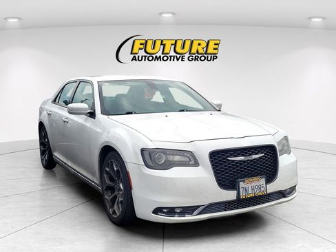 Used 2015 Chrysler 300 S RWD image 1