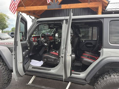 Used 2018 Jeep Wrangler Unlimited Rubicon AWD/4WD image 7