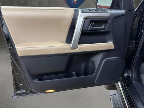 Used 2011 Toyota 4Runner Limited image 39