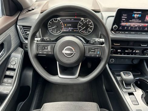 Used 2023 Nissan Rogue SV image 14