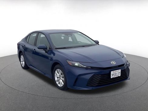 Used 2025 Toyota Camry LE image 3