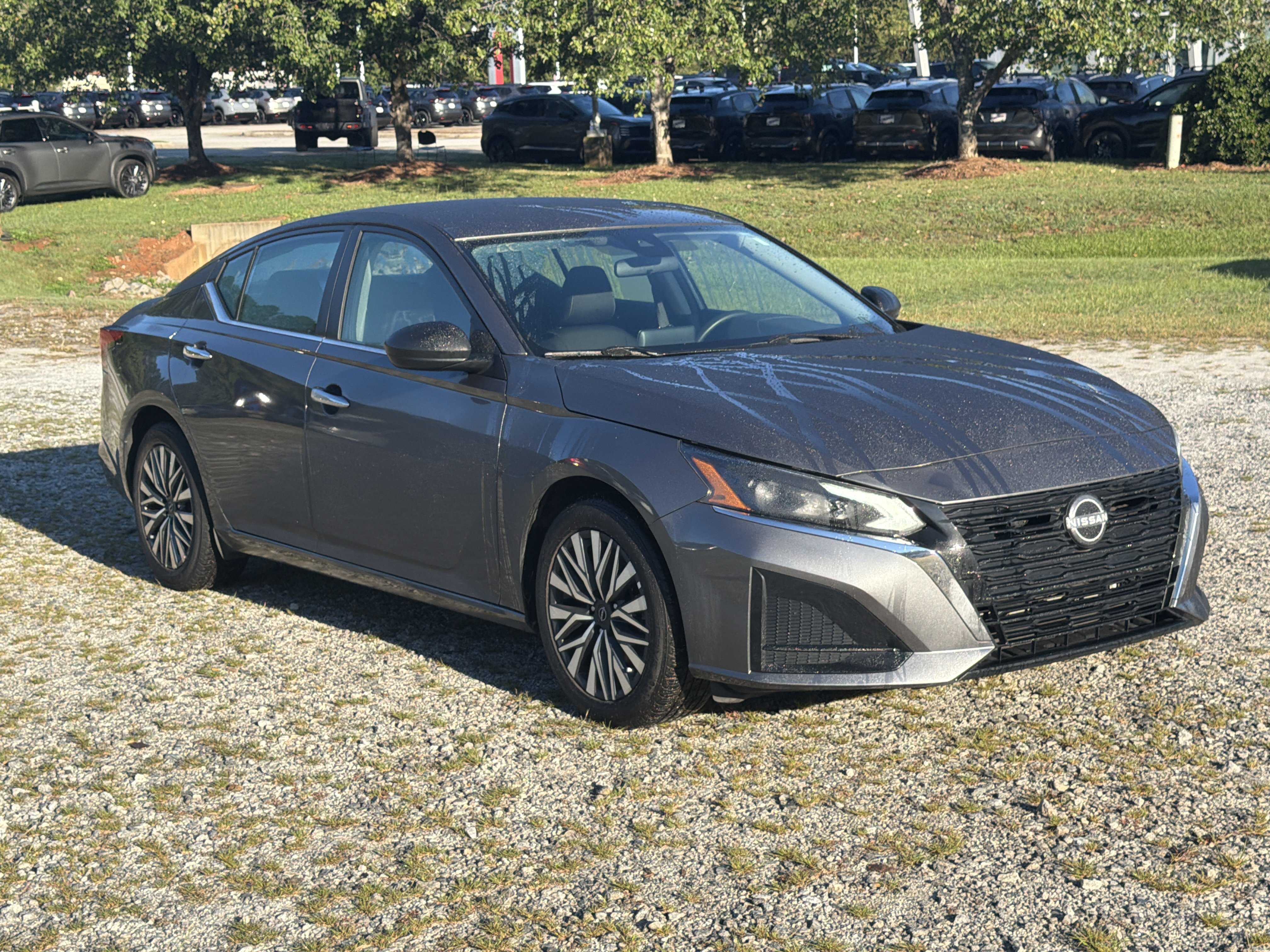 Used 2024 Nissan Altima 2.5 SV FWD image 3