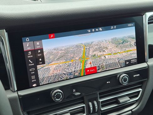 Certified 2025 Porsche Macan AWD/4WD image 16