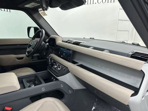 Used 2022 Land Rover Defender 110 SE image 25