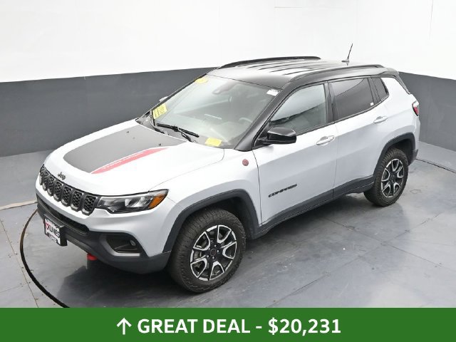 Used 2025 Jeep Compass Trailhawk AWD/4WD image 40