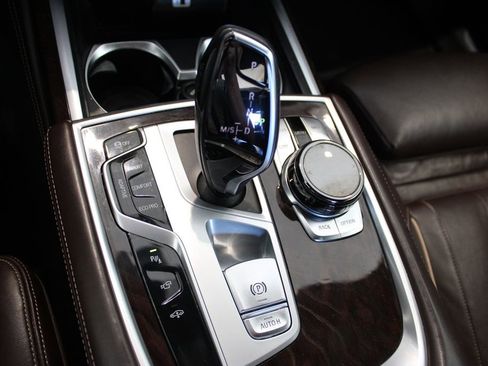 Used 2017 BMW 750i xDrive AWD/4WD image 16