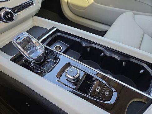 New 2026 Volvo XC60 B5 Ultra w/ Protection Package Premier image 25