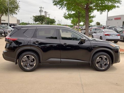 Certified 2024 Nissan Rogue SV w/ SV Premium Package FWD image 4
